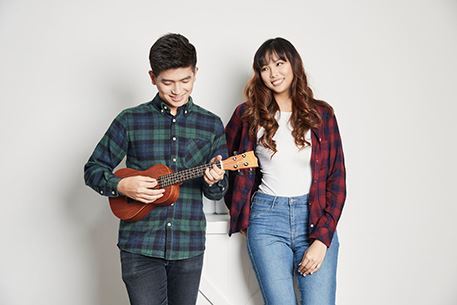 couple playing ukulele