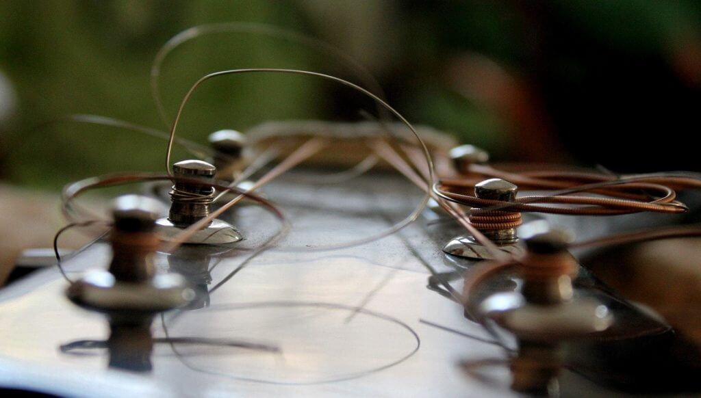 Messy guitar strings